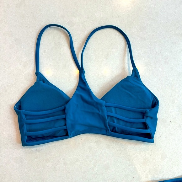 Bikini - Picture 3 of 7